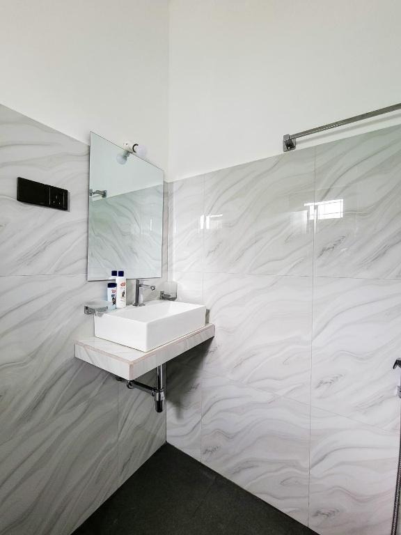Double Room with Shared Bathroom – shared bathroom